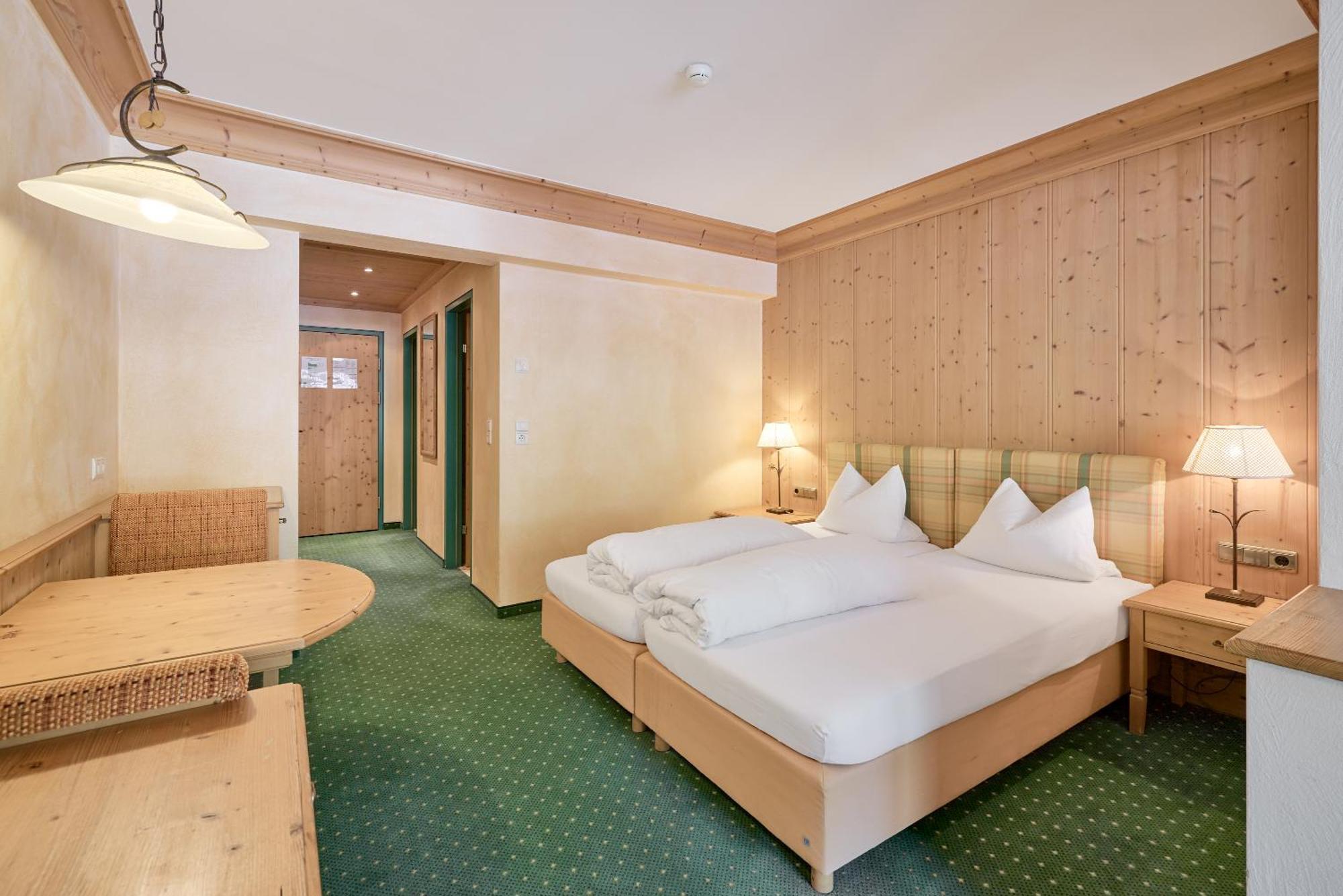 Riders In Hotel Сьолден Екстериор снимка