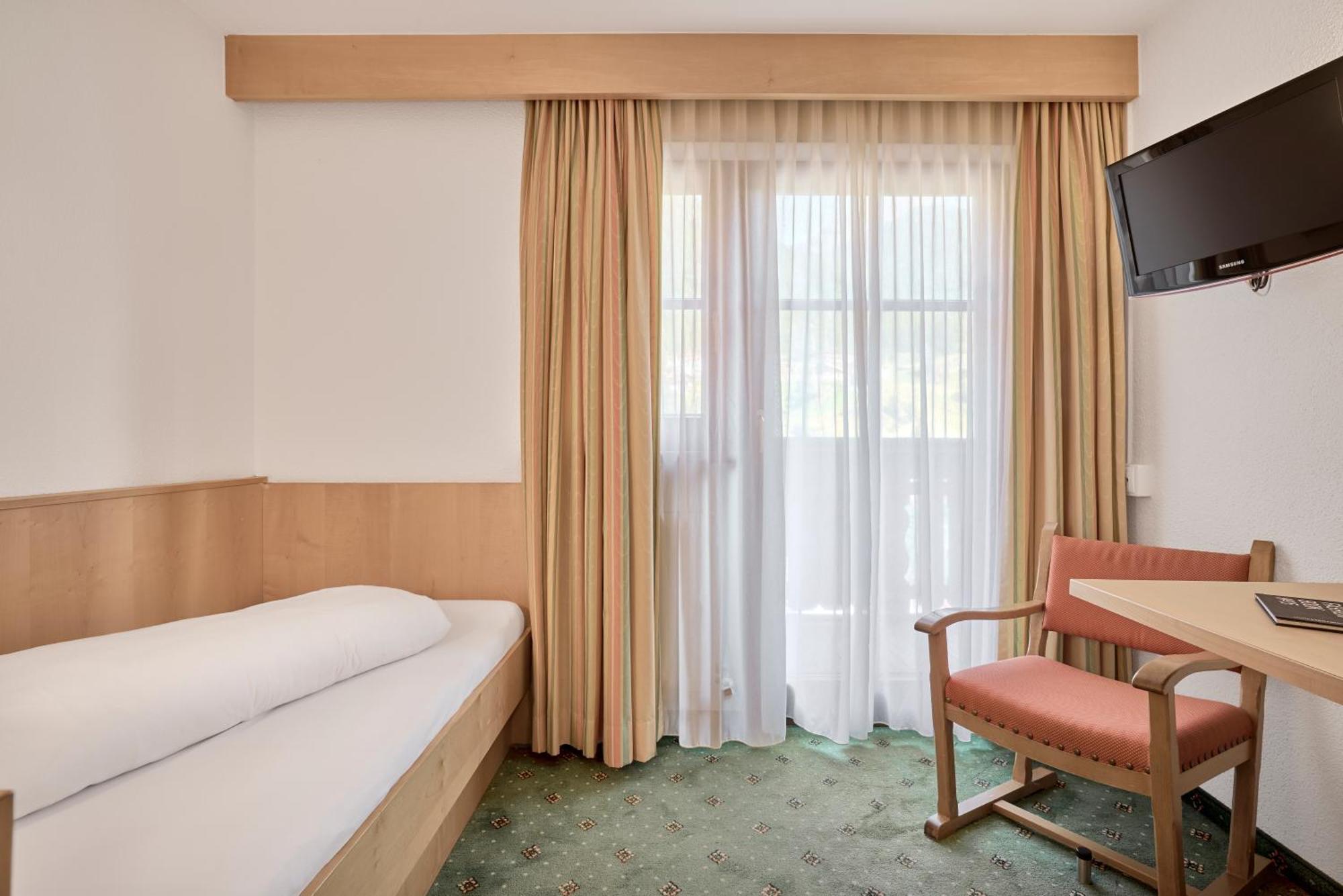 Riders In Hotel Сьолден Екстериор снимка